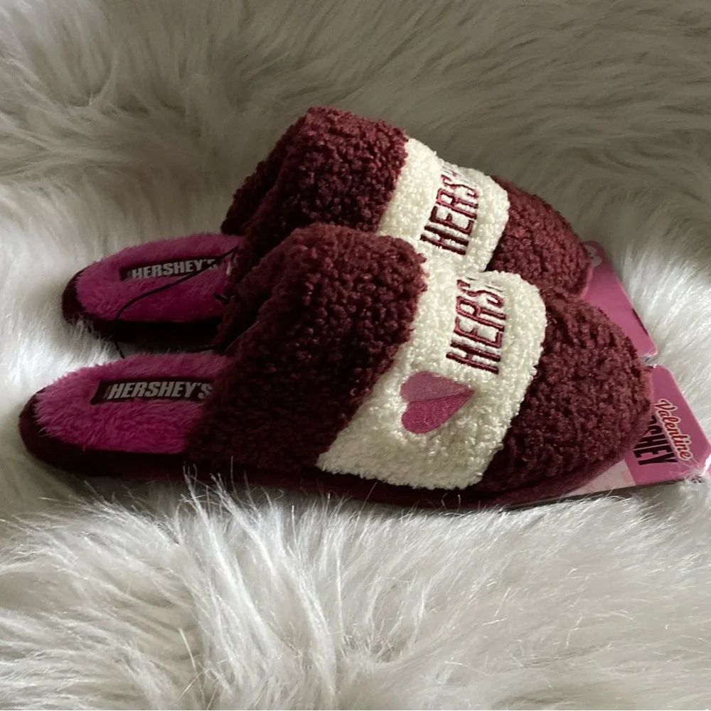 Hershey's Fuzzy Slippers with Heart Design Girls Size 2-3 Slip‎ On Faux Fur New